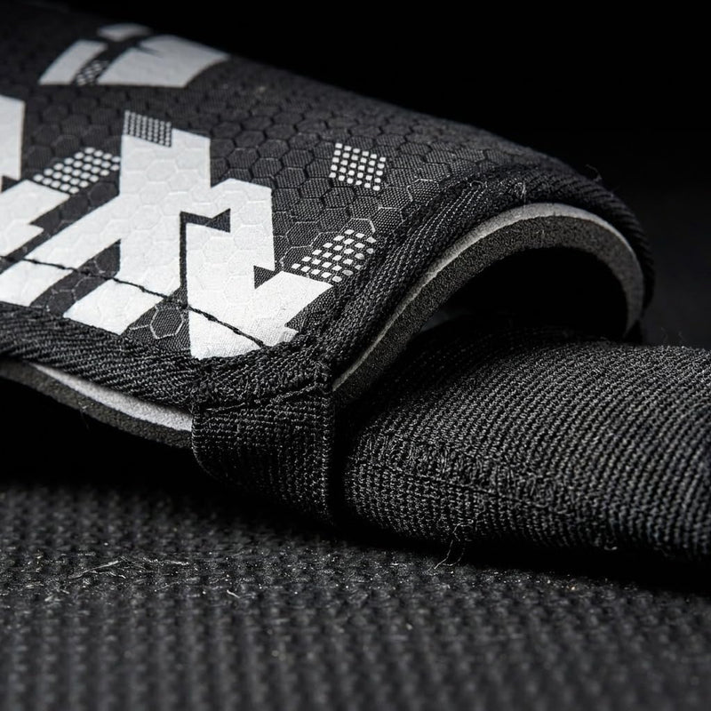 Vizari Napoli Soccer Shin Guards – Black/Silver